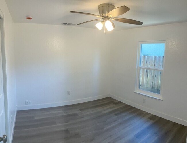 Building Photo - 3518 Woodglen Dr