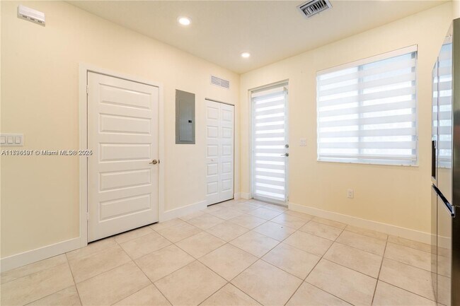 Building Photo - 6425 NW 103rd Pl