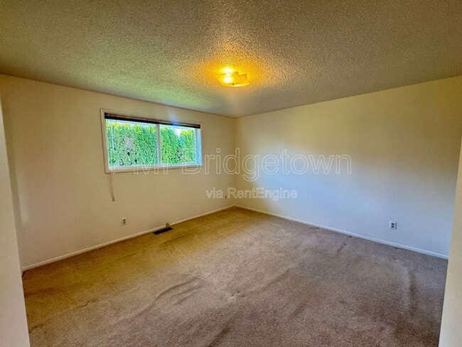 Building Photo - 6999 SE Norbert Dr