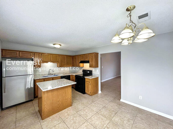 Building Photo - 7036 Foxhall Dr