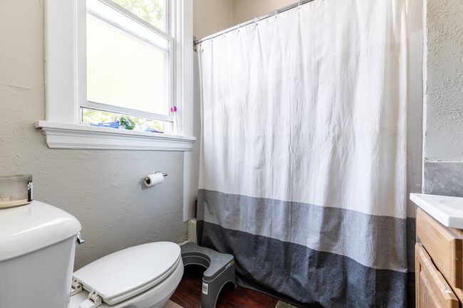 Building Photo - 208 Bosley St