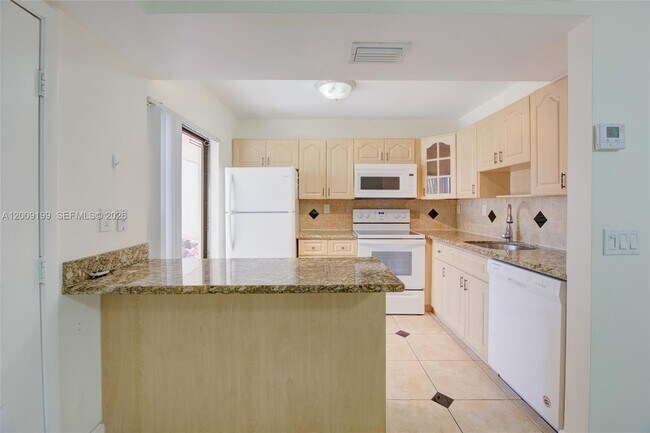 Building Photo - 20160 NE 3rd Ct
