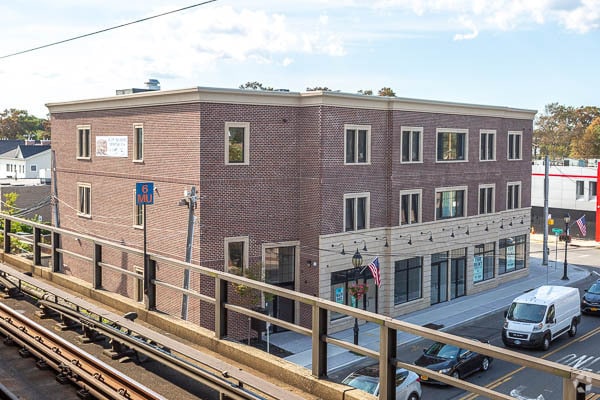 Primary Photo - 1800 Great Neck Rd