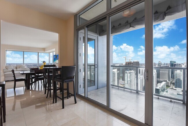 Building Photo - 1425 Brickell Ave