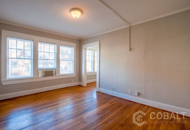 Building Photo - 674 Somerset Terrace NE