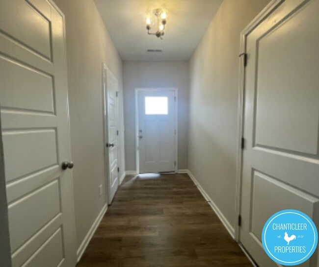 Building Photo - 764 Putney Hl Rd