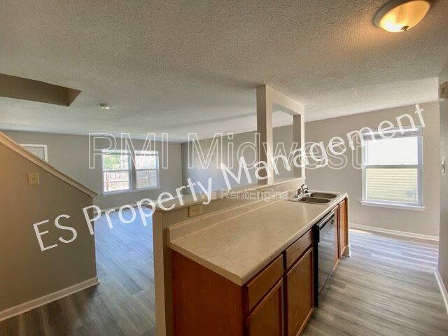 Building Photo - 10902 Glenayr Dr