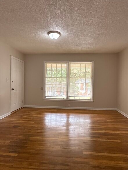 Building Photo - 135 E Hill St