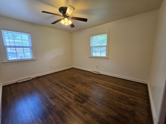 Building Photo - 318 Jasper Ln