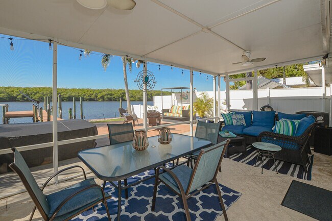 Building Photo - 110 SW Hideaway Pl