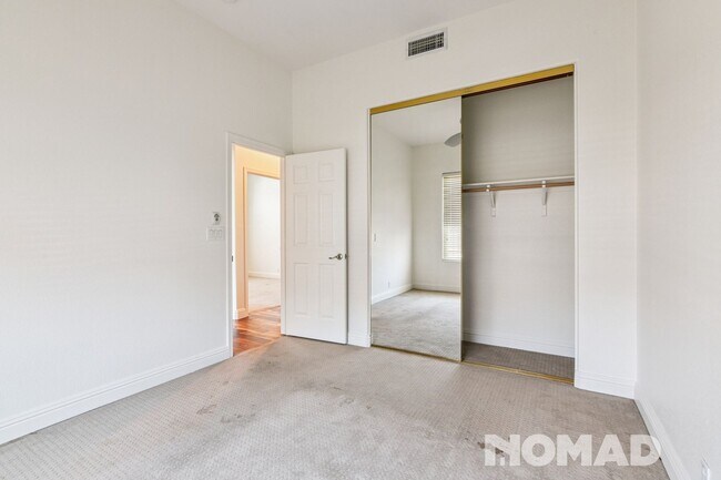 Building Photo - Spacious 4BR House on Arrowhead Lake in Gl...