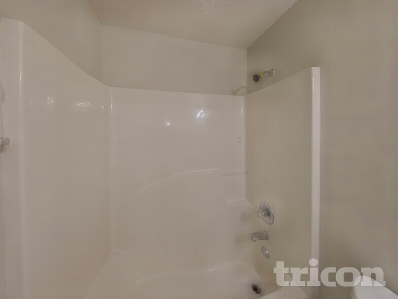 Building Photo - 3030 Summer Breeze Dr