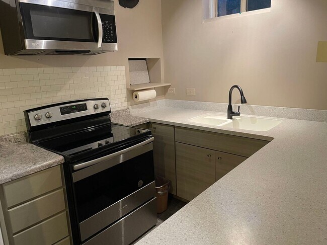 Building Photo - Basement Apartment ... ALL UTILITIES INCLUDED, INCLUDING WIFI!!