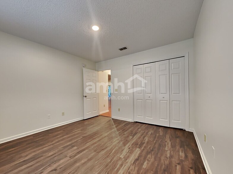 Building Photo - 7804 Spring Branch Dr S