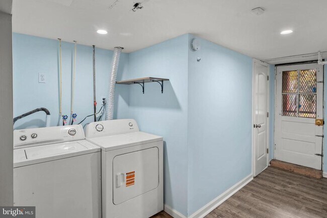 Building Photo - 2061 E Belvedere Ave