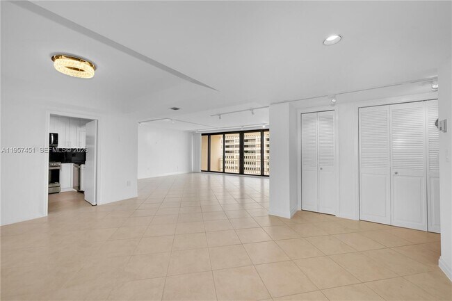 Building Photo - 2 Grove Isle Dr