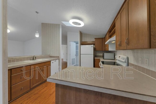 Building Photo - 1601 W Sherrie Dr