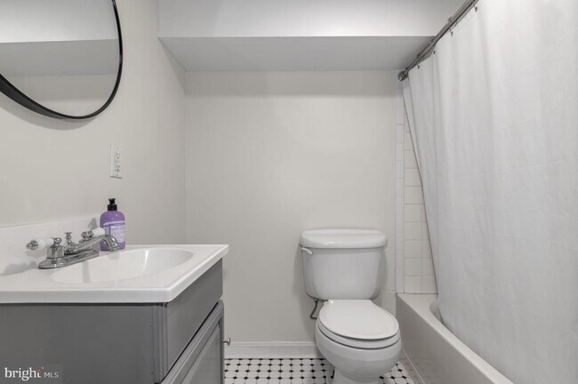 Building Photo - 117 15th St SE