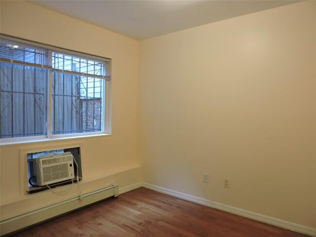 Building Photo - 1031 Halsey St
