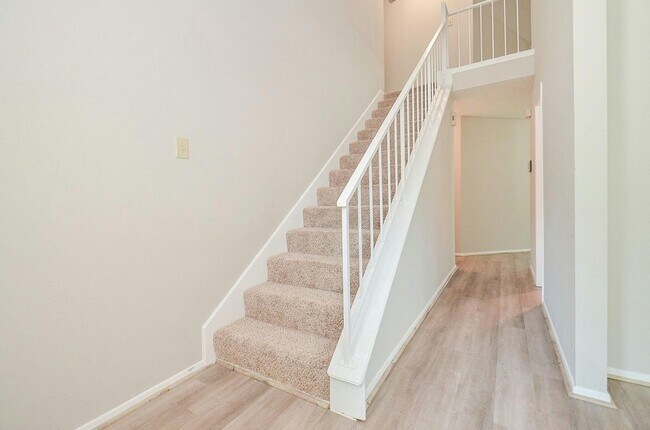 Building Photo - 2119 Landcircle Ct