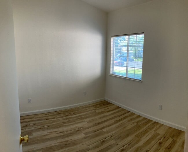 Building Photo - 5200 Dunham Ct