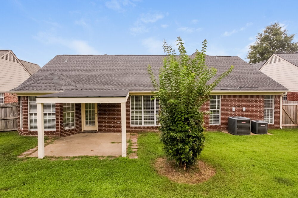 Building Photo - 1657 Madison Cove E