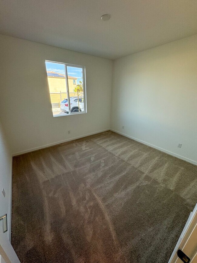 Building Photo - 5 bedroom Murrieta home for LEASE!