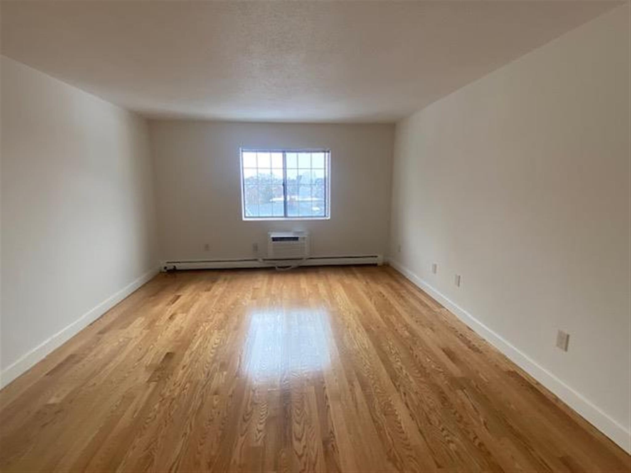 Building Photo - 474 Broadway