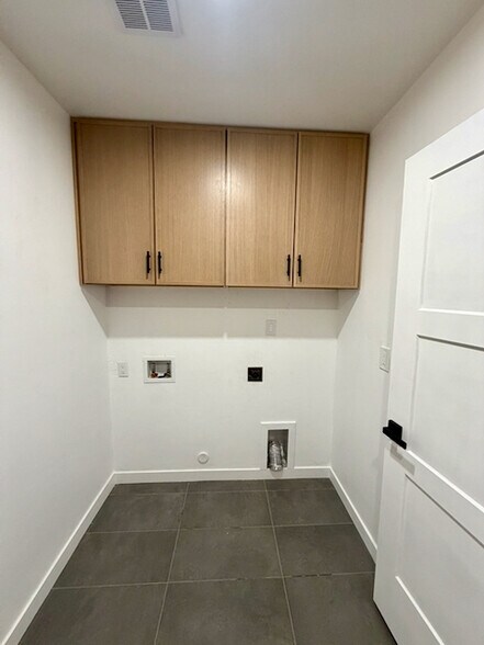 Building Photo - 6407 E Wilshire Dr