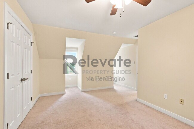 Building Photo - 6000 Sedgefield Rd