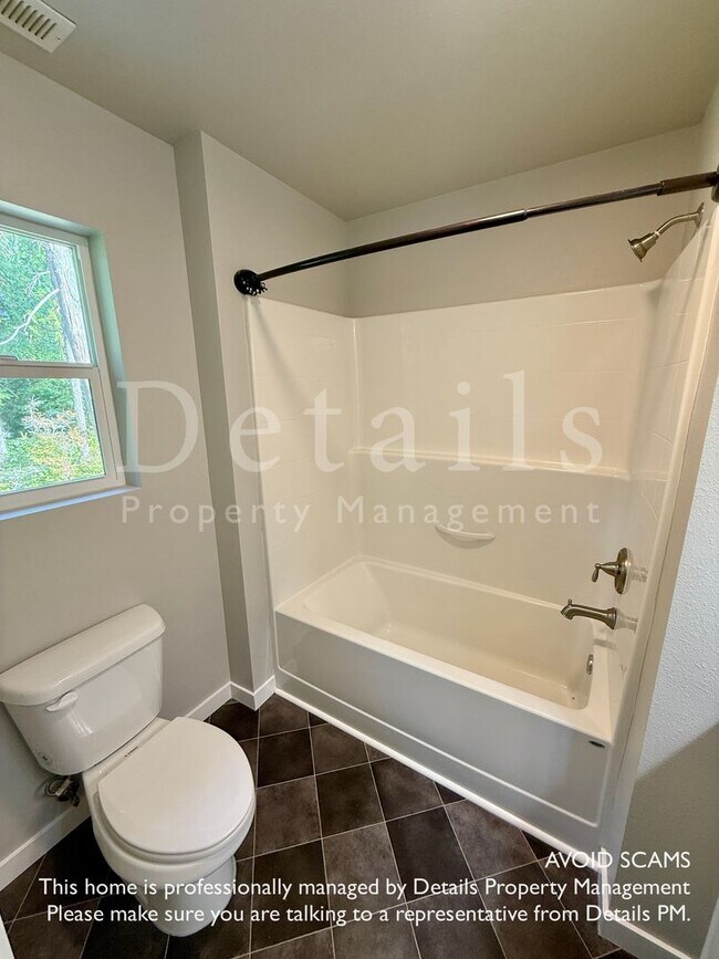 Building Photo - 3 Bedroom Port Orchard Home