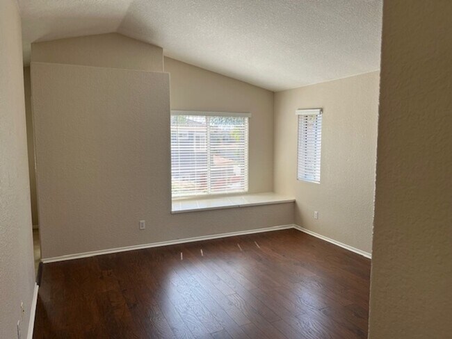 Building Photo - Nice 3 Bedroom home in Rancho Del Oro