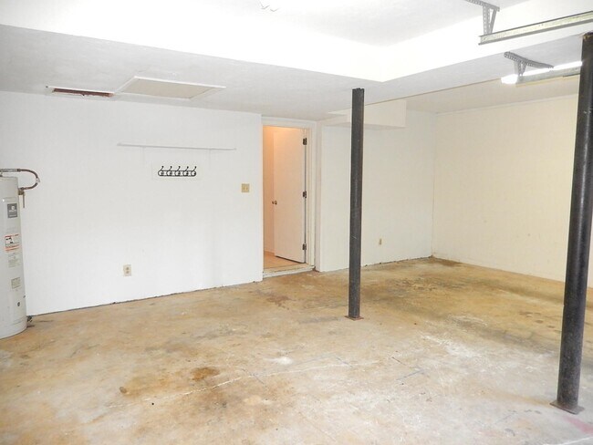Building Photo - 1802 Salmon Dr