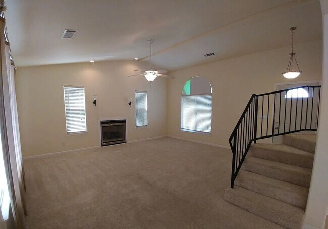 Building Photo - LARGE 3 BED 3 BATH HOUSE IN LAKE CALIFORNIA