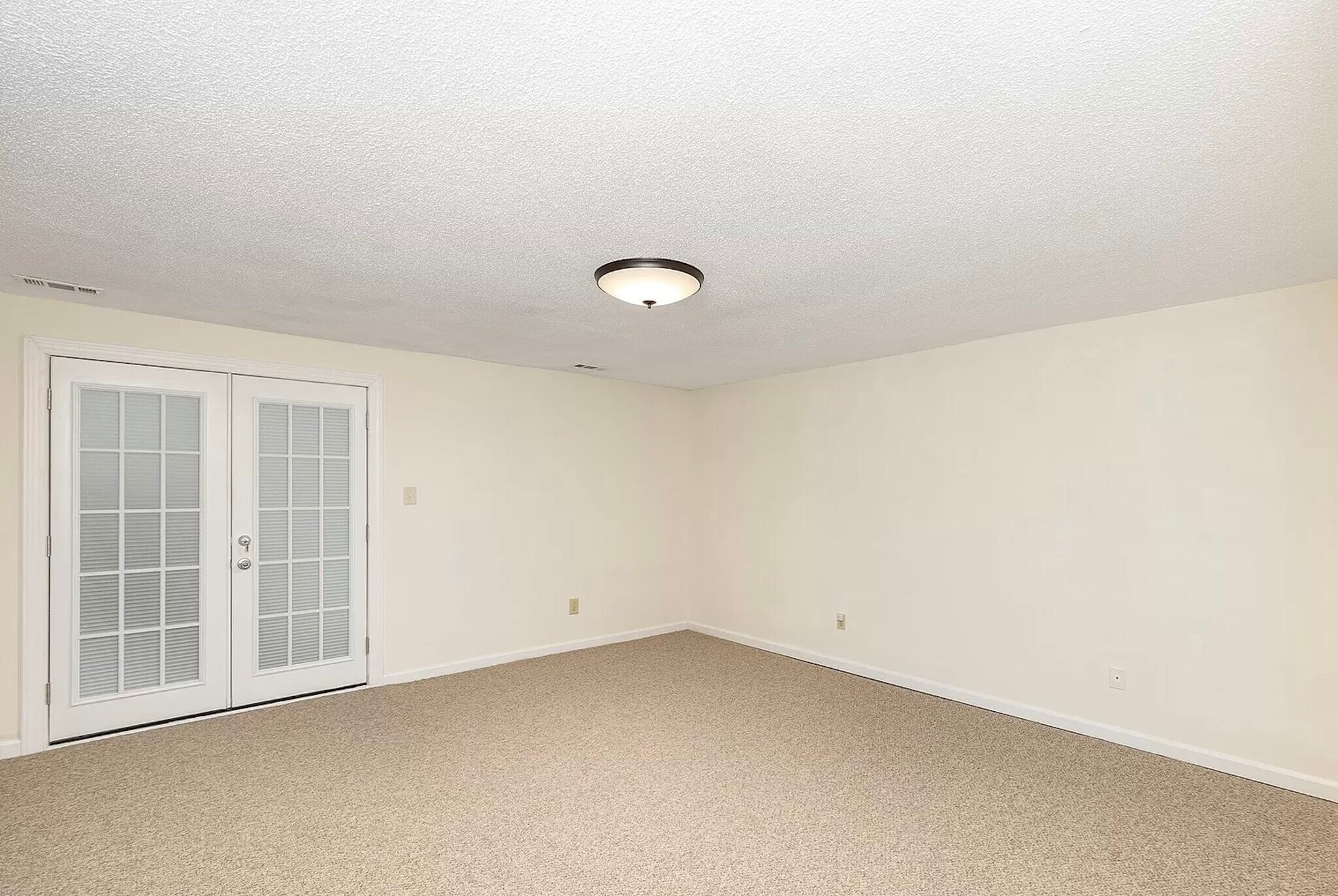 Building Photo - 1140 Villa Green Ct