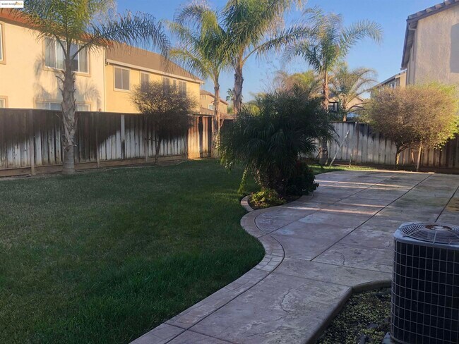 Building Photo - 5666 Arcadia Cir