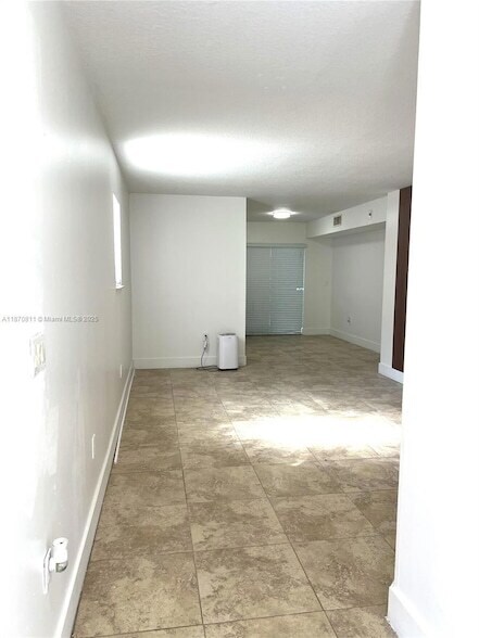 Building Photo - 1240 SE 28th Ct