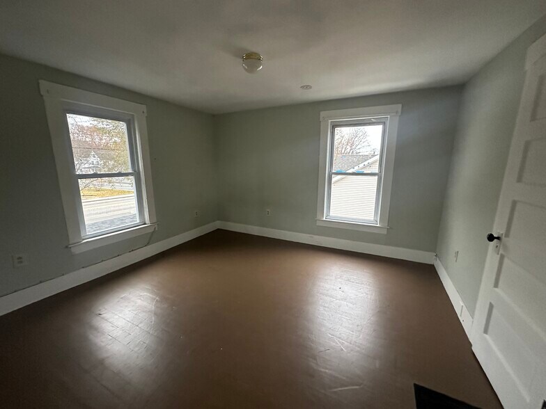 Building Photo - 179 Maple Ave