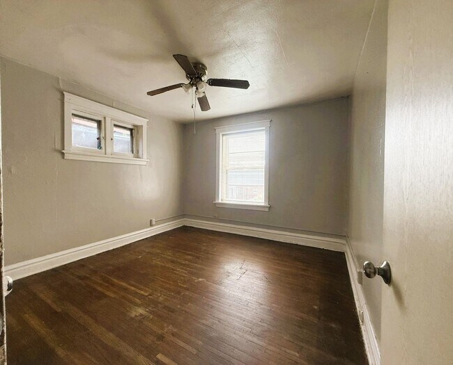 Building Photo - 2nd Floor Unit for Rent