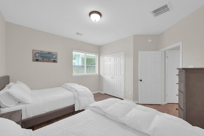 Building Photo - 66 N Whistling Swan Pl
