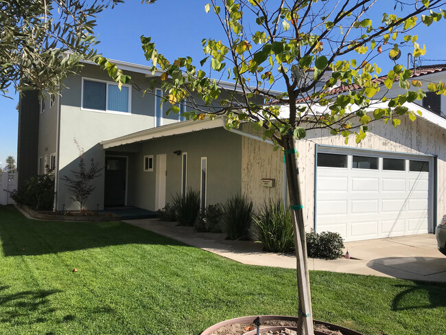 Building Photo - Beautiful 3 Bed/2.5 Bath Home in El Segund...