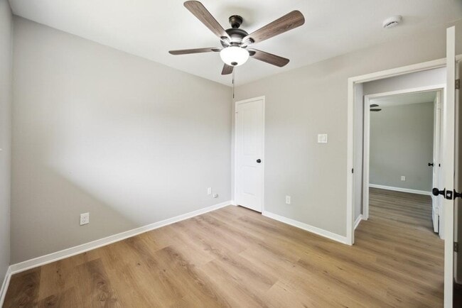 Building Photo - 4442 Oak Shadows Dr