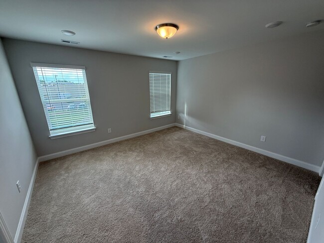 Building Photo - Brand New Townhome in Hickory Ridge School...
