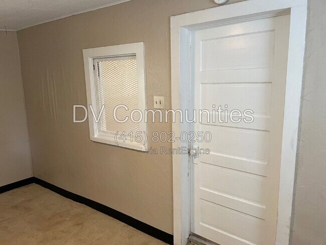 Building Photo - 1648 27th Ave N