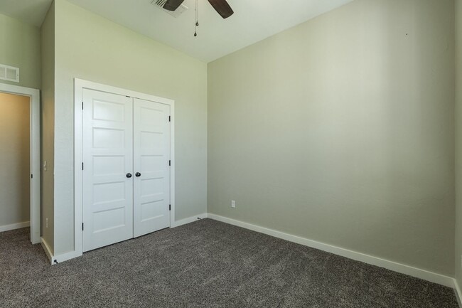 Building Photo - Desirable Home In Valencia Park!
