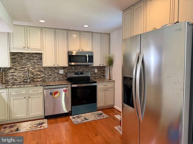 Building Photo - 6415 Blarney Stone Ct