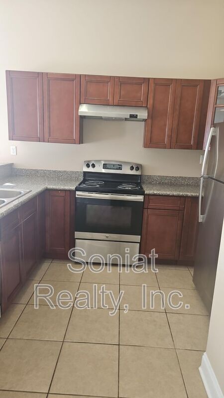 Building Photo - 5922 Marigny St