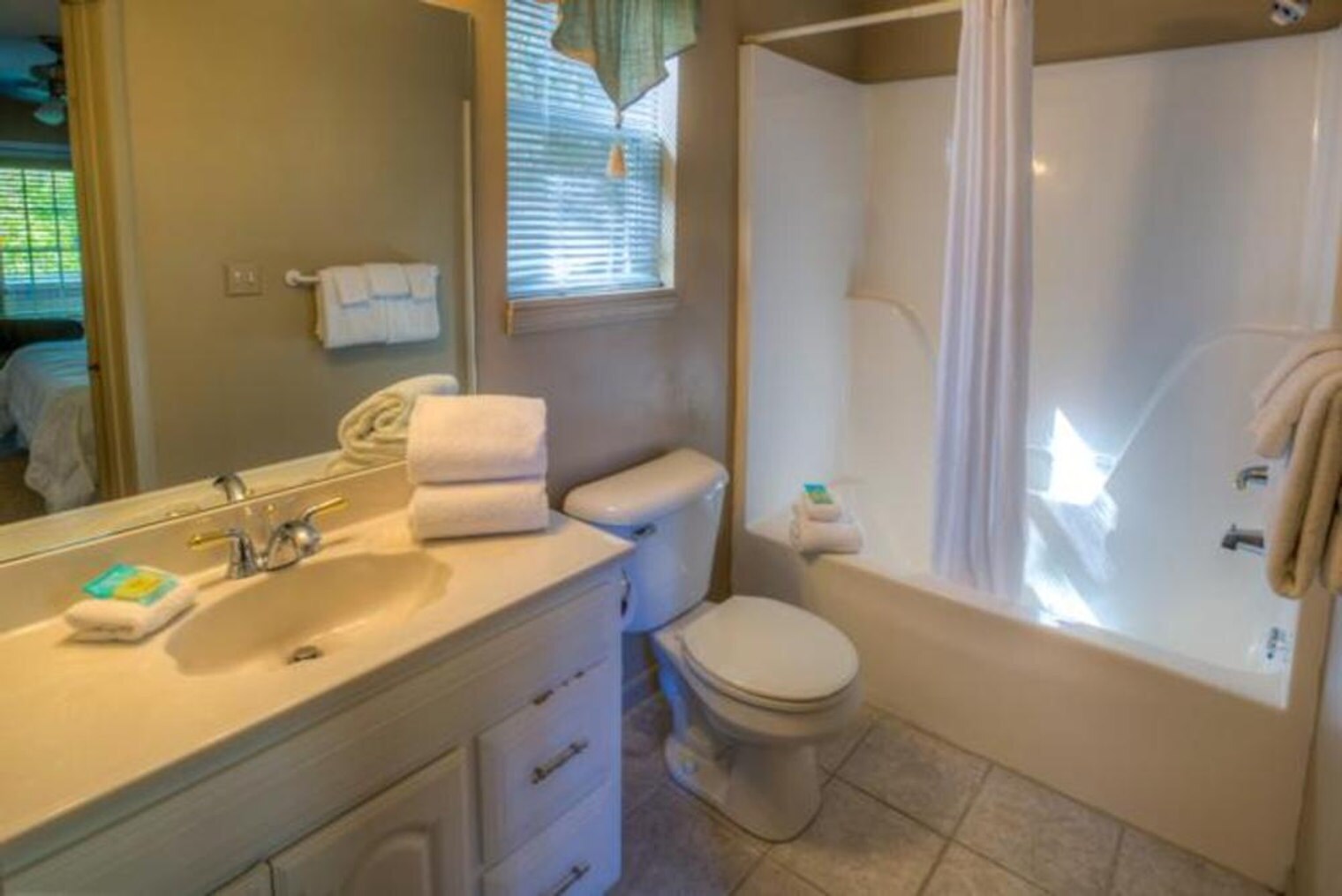 Building Photo - 1208 Edelweiss Dr