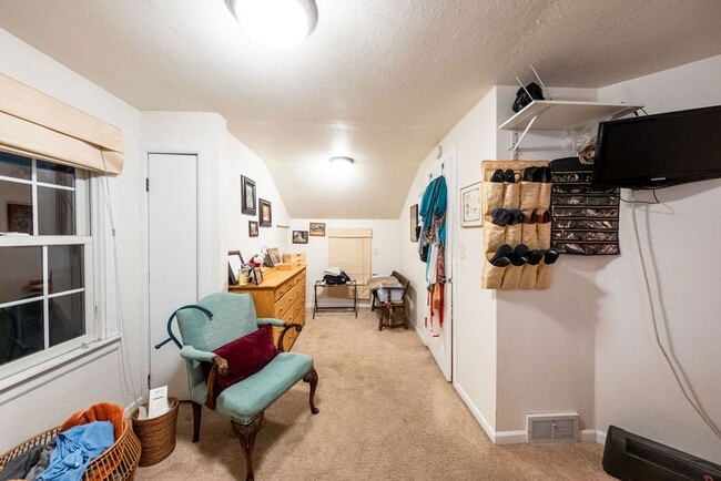 Building Photo - Charming 3brm/2ba house near Como Park!