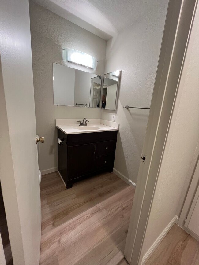 Building Photo - 2BR|2BA|994SF| - Ground Floor Condo, Nice ...